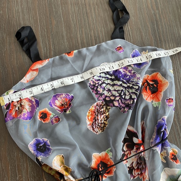 Stunning Simply Vera by Vera Wang ladies summer dress in size medium. - Picture 8 of 9